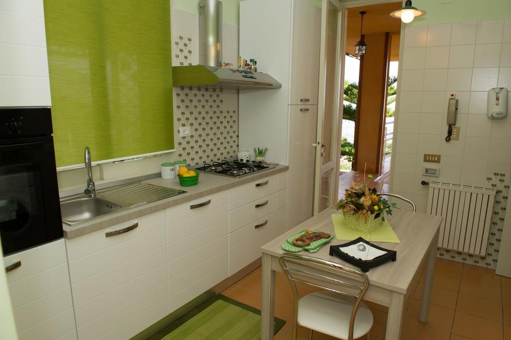Lomarchi Holiday Home Carini Exteriér fotografie