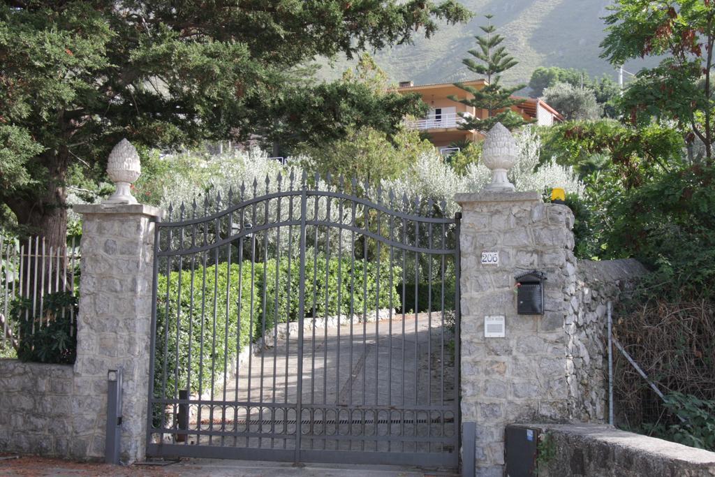 Lomarchi Holiday Home Carini Exteriér fotografie