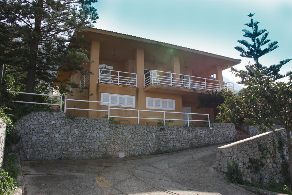 Lomarchi Holiday Home Carini Exteriér fotografie