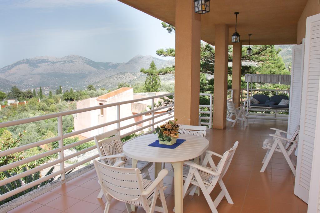 Lomarchi Holiday Home Carini Exteriér fotografie